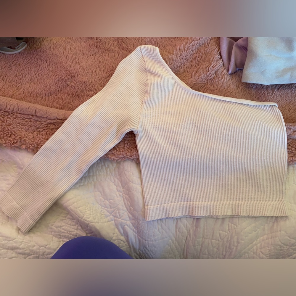 white one sleeve top